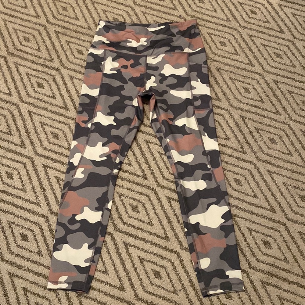 NEW Reebok Leggings. Size Medium